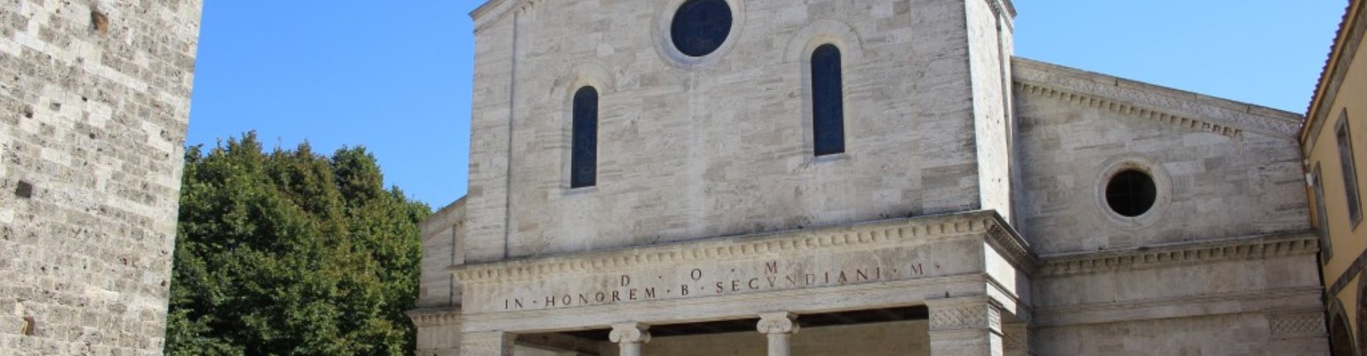 Chiusi street parking scene